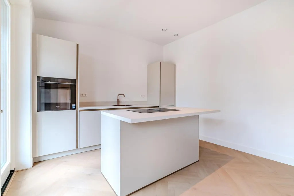 Kitchen - Modernised Three-Bedroom Flat with Garden in 's-Gravenhage