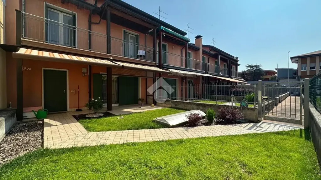 Aed - Terraced Villa with Private Garden in Bussolengo
