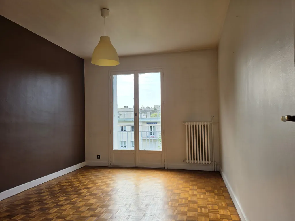 Pièces - Appartement 5 Pièces avec Balcons dans Résidence de Standing