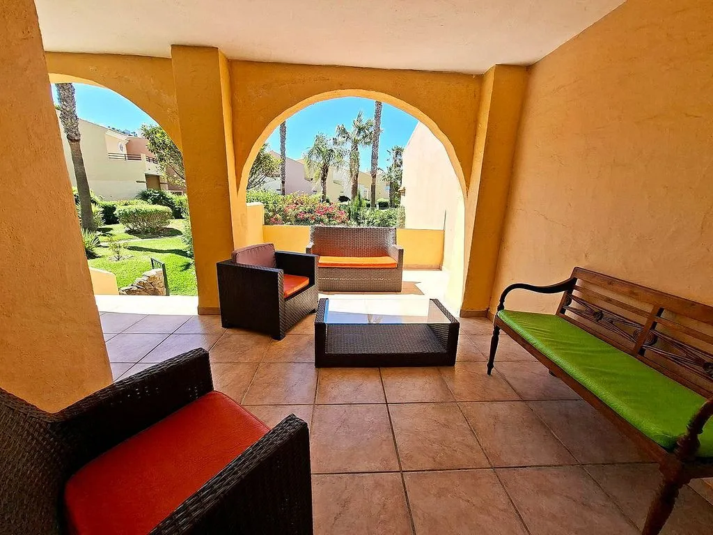 Terrass - Terraced Apartment with Pool in Central Location