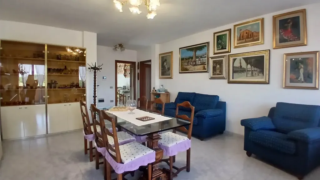 Salle à manger - Triplex Apartment with Balconies in Mortara