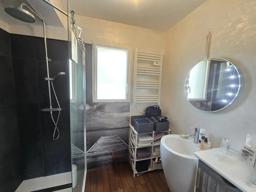Salles de bain - Maison contemporaine avec vue dégagée à Plérin
