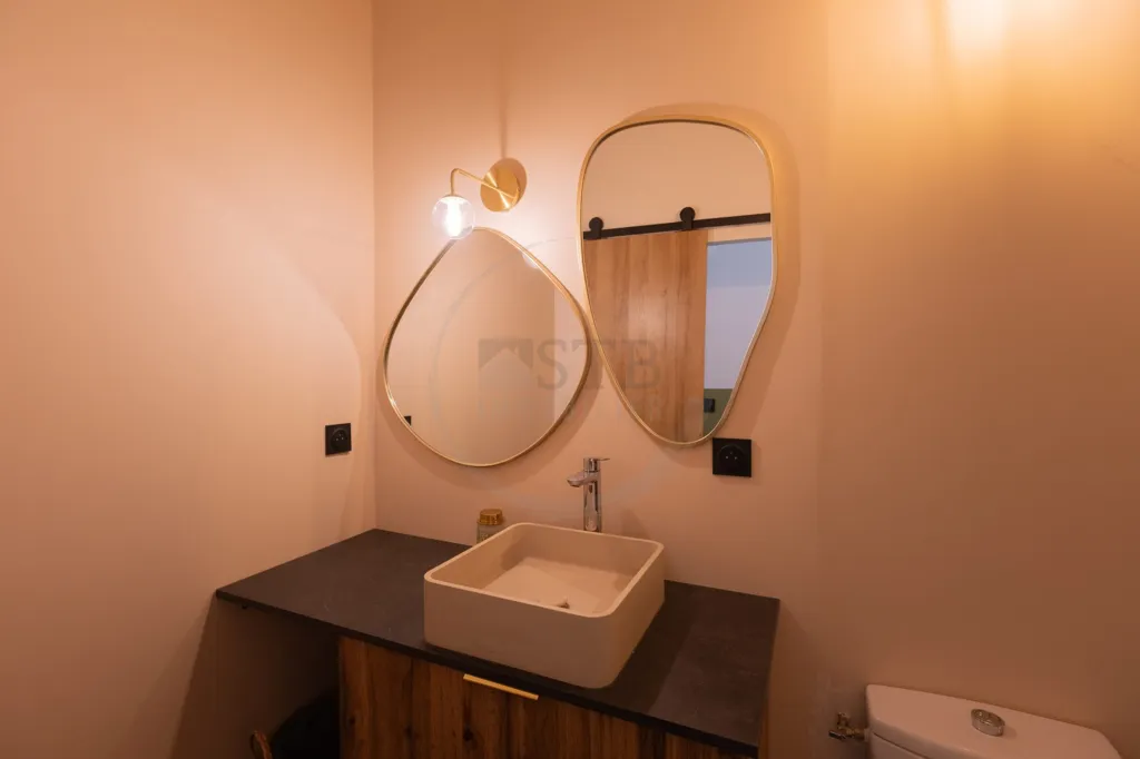 Salles de bain - Maison de Hameau Rénovée avec Caves à Privas