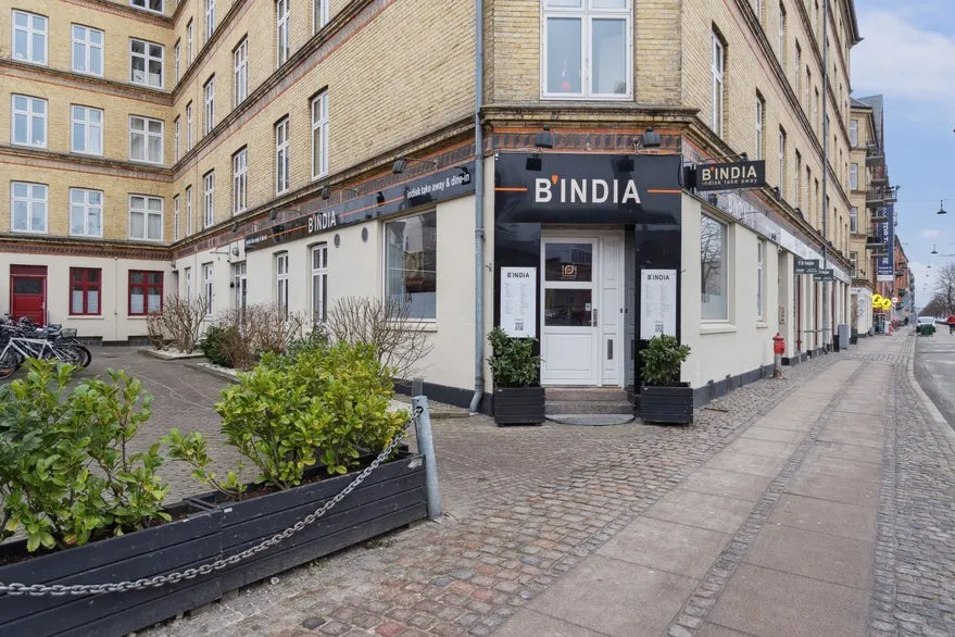 Välivaade - Restaurant with Outdoor Seating at Trianglen