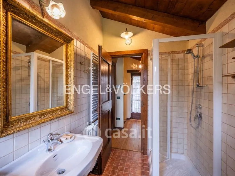 Salles de bain - Rustic 18th-Century Farmhouse in Valmozzola