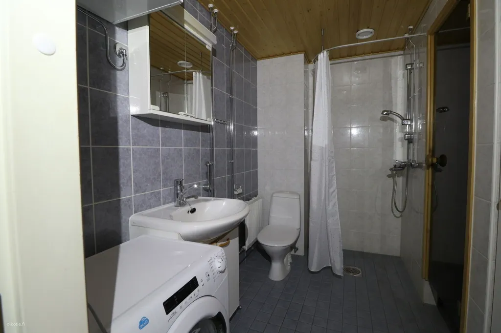 Salles de bain - Spacious Apartment with Balcony in Intiö, Oulu