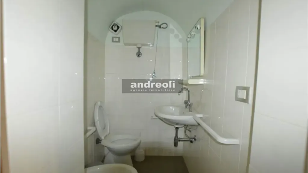 Salles de bain - Affresco-Decorated Apartment in Jesi's Historic Centre