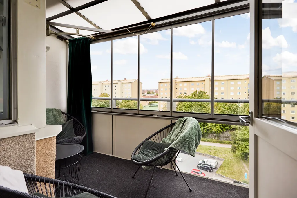 Balcon - Apartment with West-Facing Balcony in Göteborg