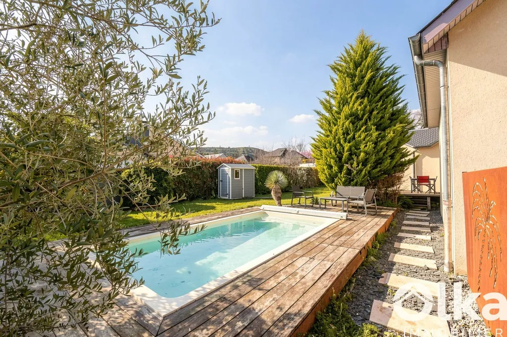 Bassein - House with Pool in Quiet Area