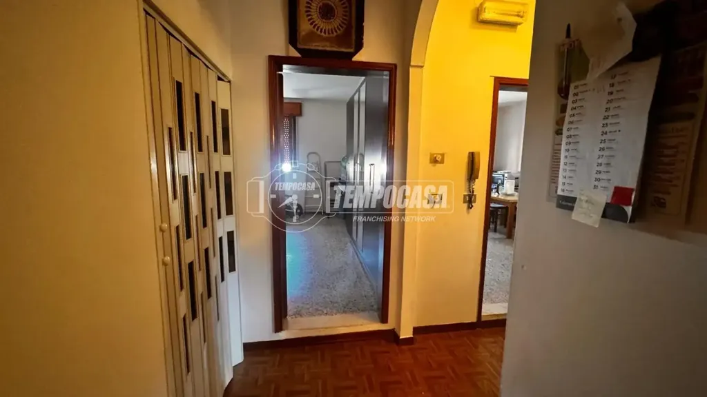Esik - Two-Level Apartment with Terrace in Comacchio Centre