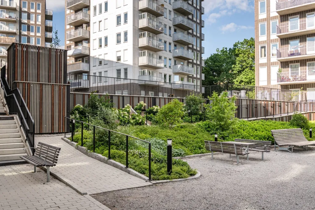 Aed - Apartment with Garden View in Rissne