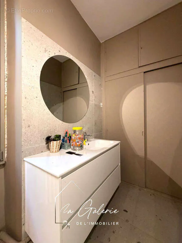 Bathrooms - Charming House with Pool in Tencin