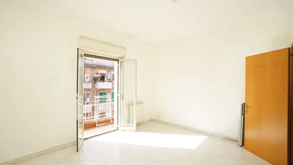 Toad - 2-Bedroom Apartment with Balcony in Messina
