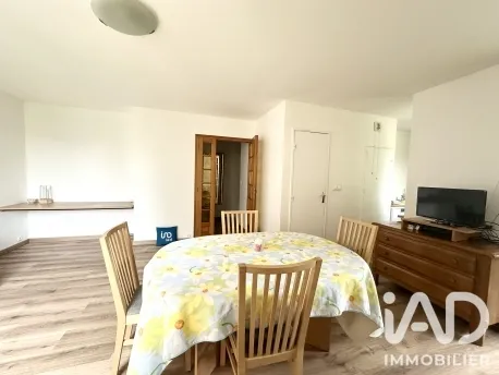 Sala da pranzo - Secure 4-Bedroom Apartment with Balcony in Gonesse