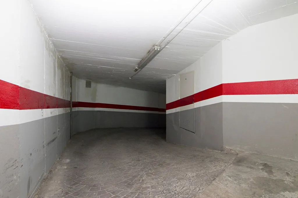Garage - Parking Space in Granada Centre
