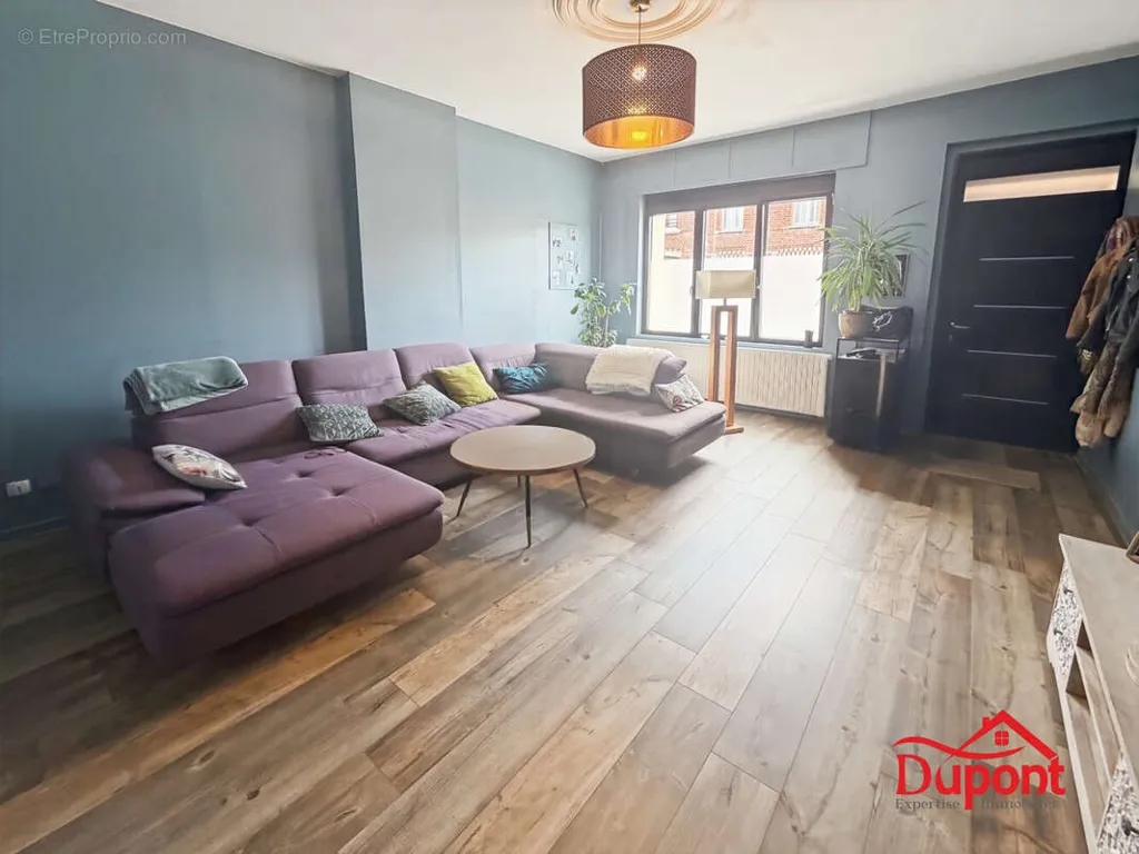 Living Room - Charming House with Garden in Raismes