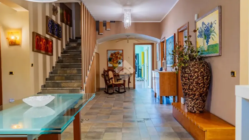 Esik - Prestigious Villa with Private Pool in Ardea