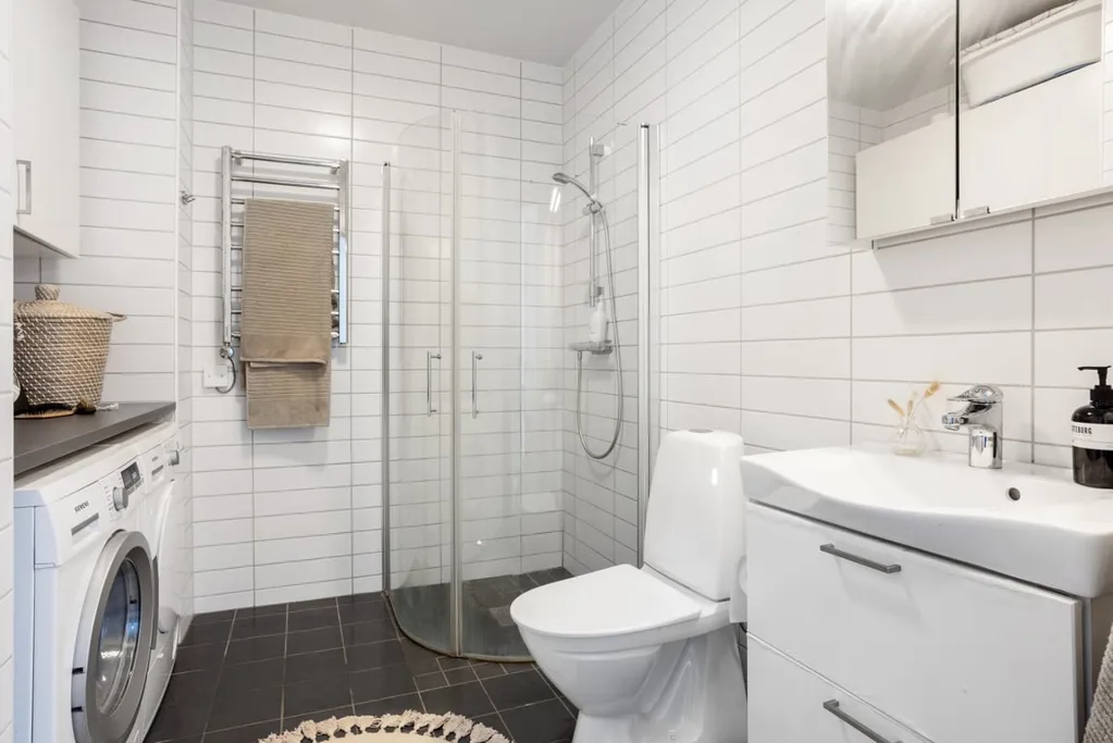 Vannitoad - Apartment with South-Facing Balcony in Vallhamra