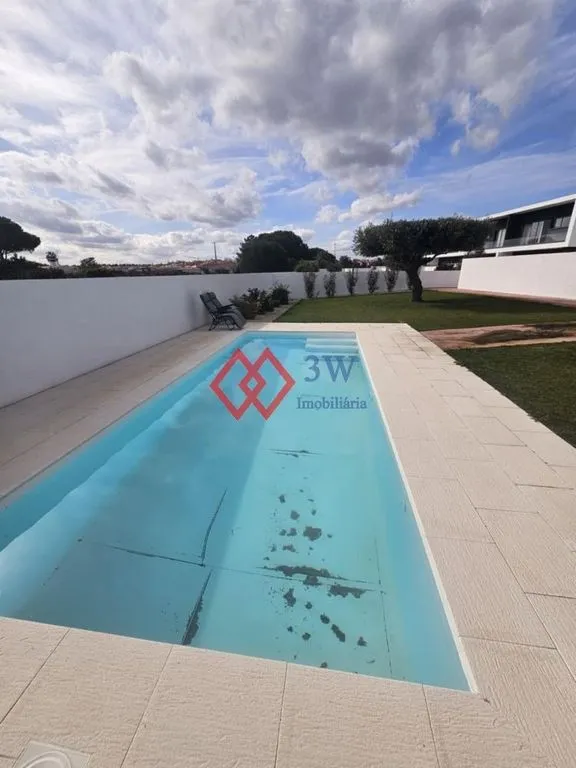 Pool - Luxury House with Pool in Entroncamento