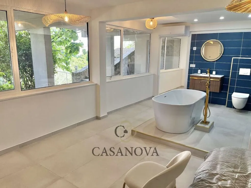 Salles de bain - Appartement Rénové avec Terrasse au Calme à Nîmes