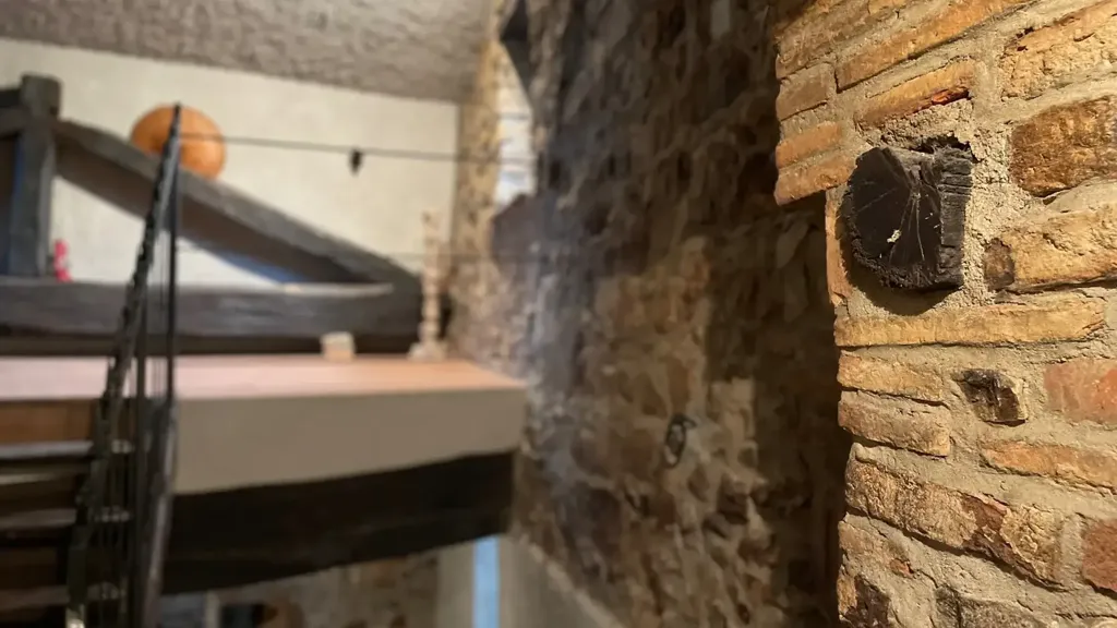 Pièces - Restored Stone Villa with Terraces in Gropparello