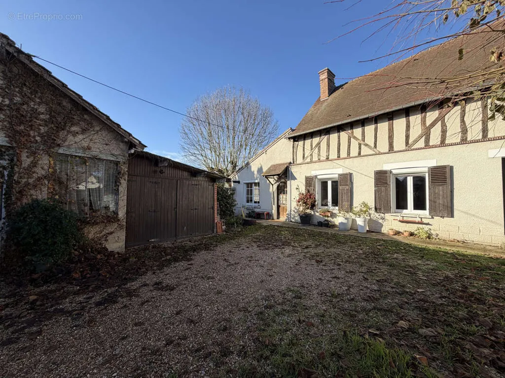 Jardin - Maison Ancienne avec Grand Terrain à 5 mn d'Anet