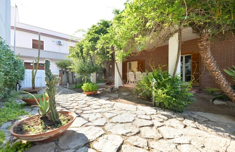 Giardino - Modern Villa with Garden in Torricella