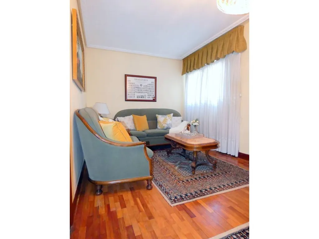 Elutuba - Flat with Garage in Calle de Karmelo