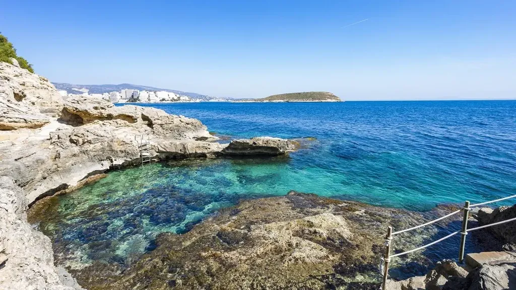 Piscine - Manor House with Sea Access in Cala Vinyes