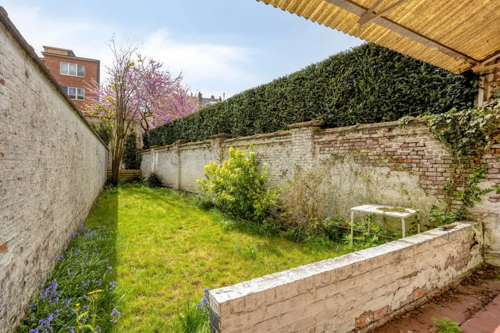 Garden - Ground Floor Apartment with Park Views in Antwerp