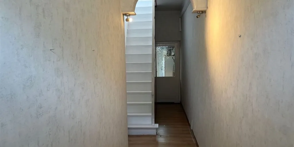 Stanze - Renovatable House with Courtyard in Borgloon
