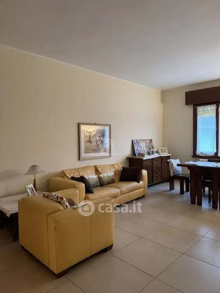 Elutuba - Dual-Unit House in Suzzara Centre