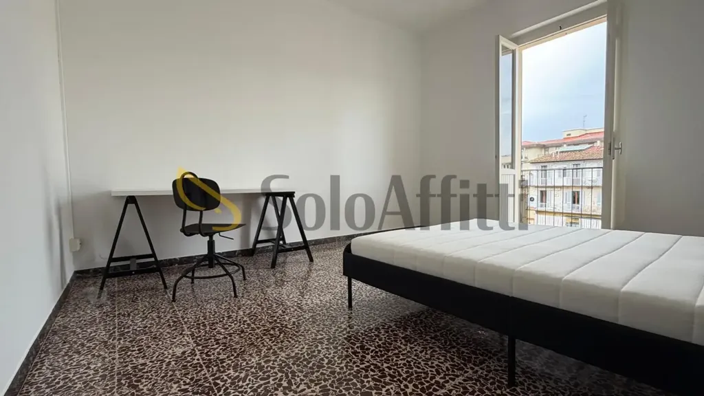 Chambres - Armed Four-Room Apartment in Florence