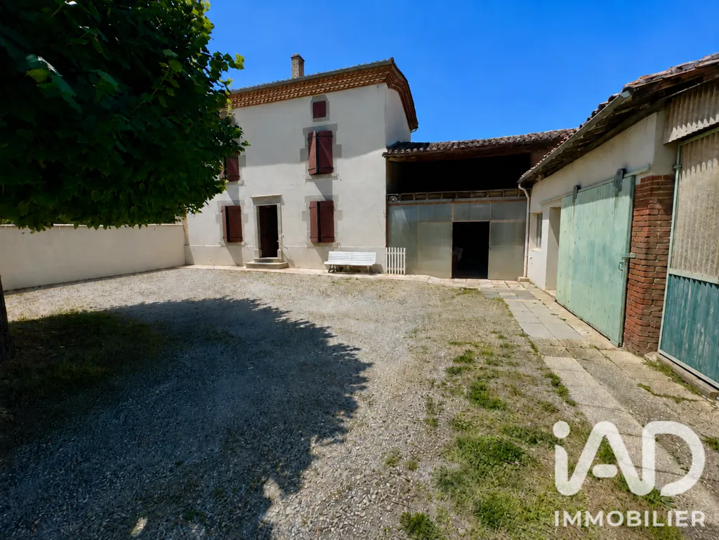 Giardino - House with Extensive Outbuildings in Serves-sur-Rhône
