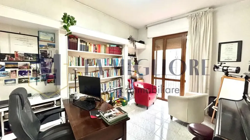 Office - 5-Room Apartment with Terraces in Prato