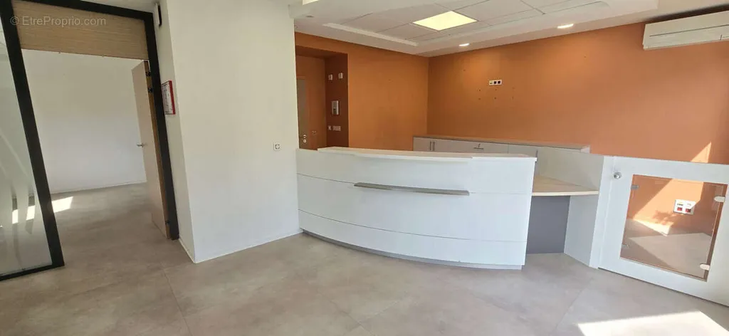 Bureau - Bâtiment Professionnel Rénové à Fréland