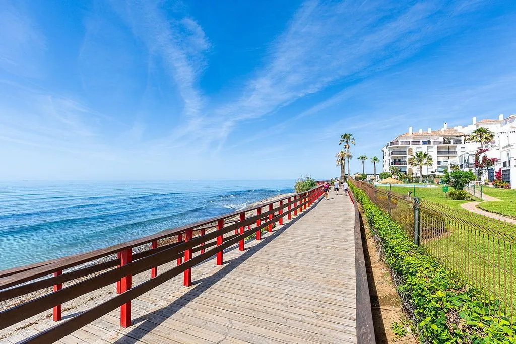 Duplex with Pool and Sea View in Calahonda