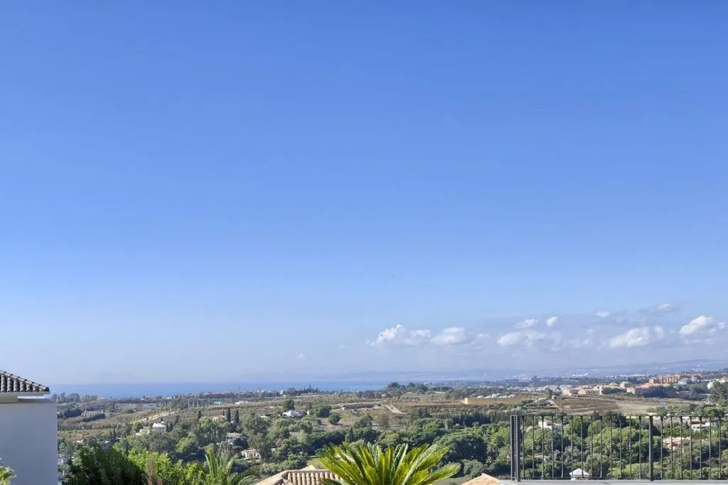 Balcon - Luxury Villa with Private Pool in Benahavís