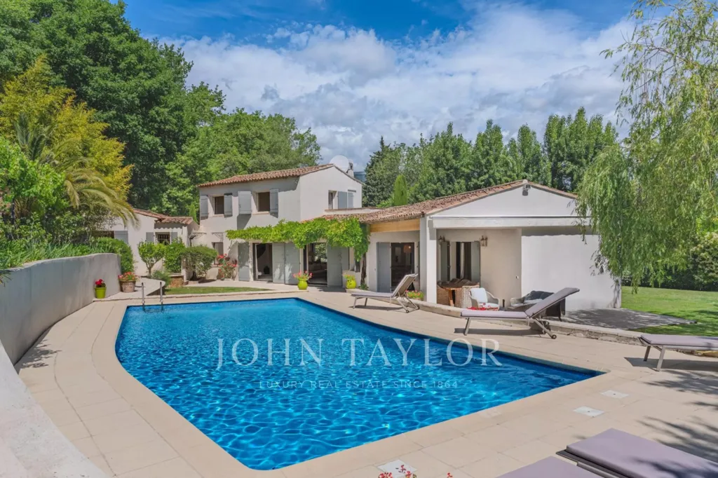 Piscine - Villa Provençale avec Piscine à Châteauneuf-Grasse