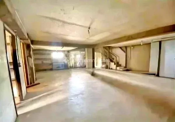 Garage - Maison 9 pièces à Burlats