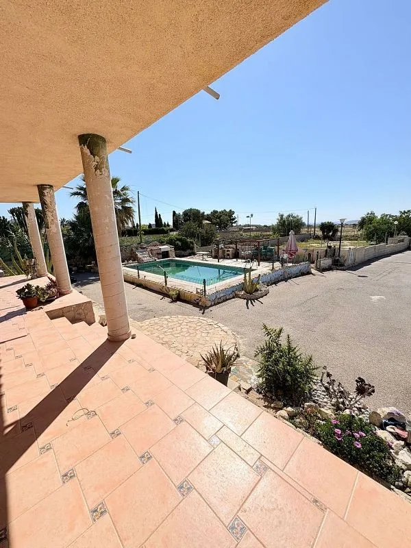 Bassein - Chalet with Pool and Terrace in Moralet