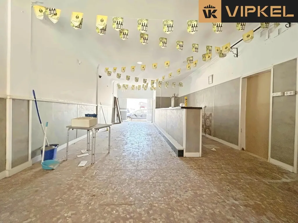 Toad - Commercial Property with High Visibility in El Torno