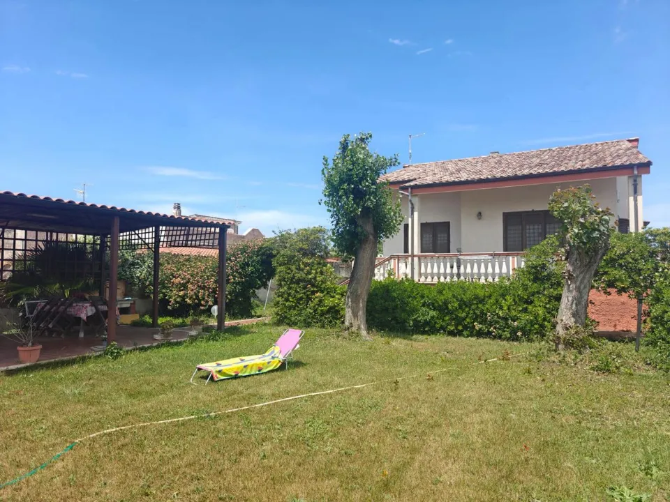 Aed - Divisible Villa with Garden in Fiumicino