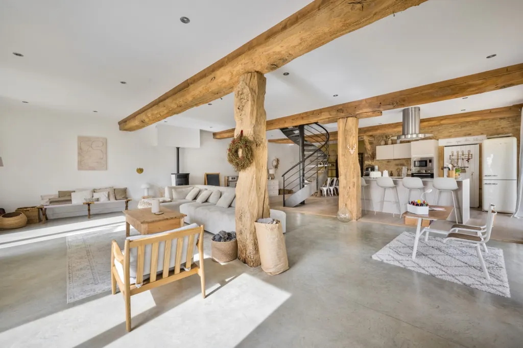 Elutuba - Renovated House with Pool in Legny