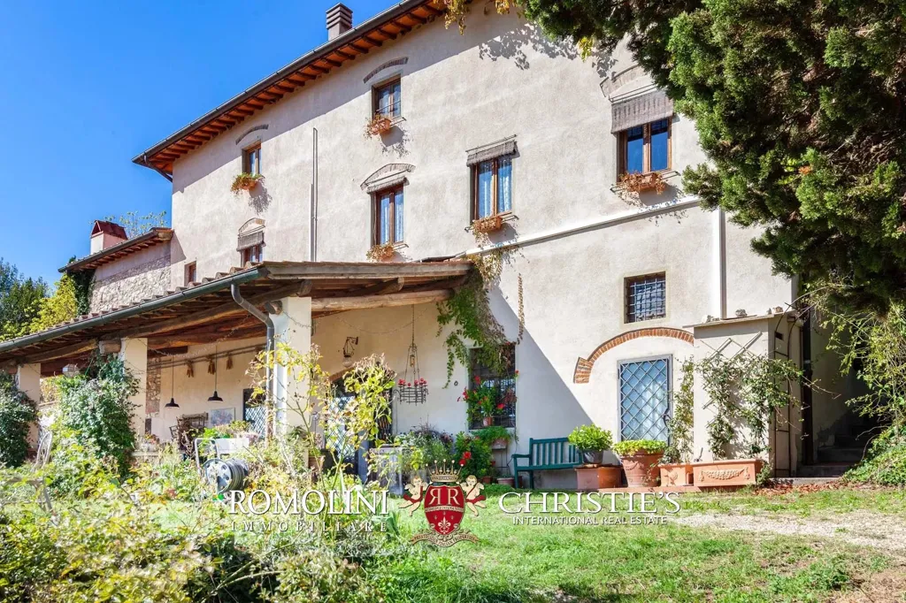 Exterior - Villa with Vineyard and Pool near Florence