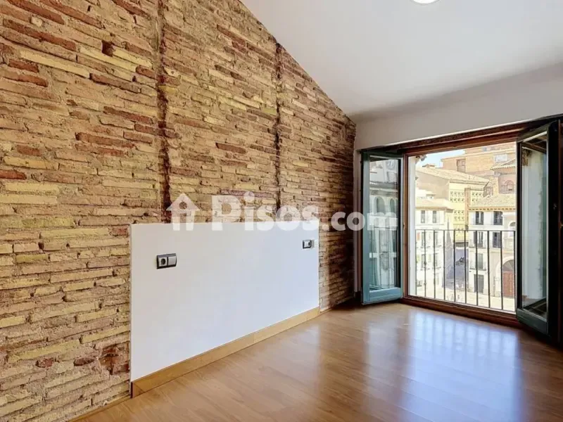 Pièces - Duplex with Balcony Views in Tudela