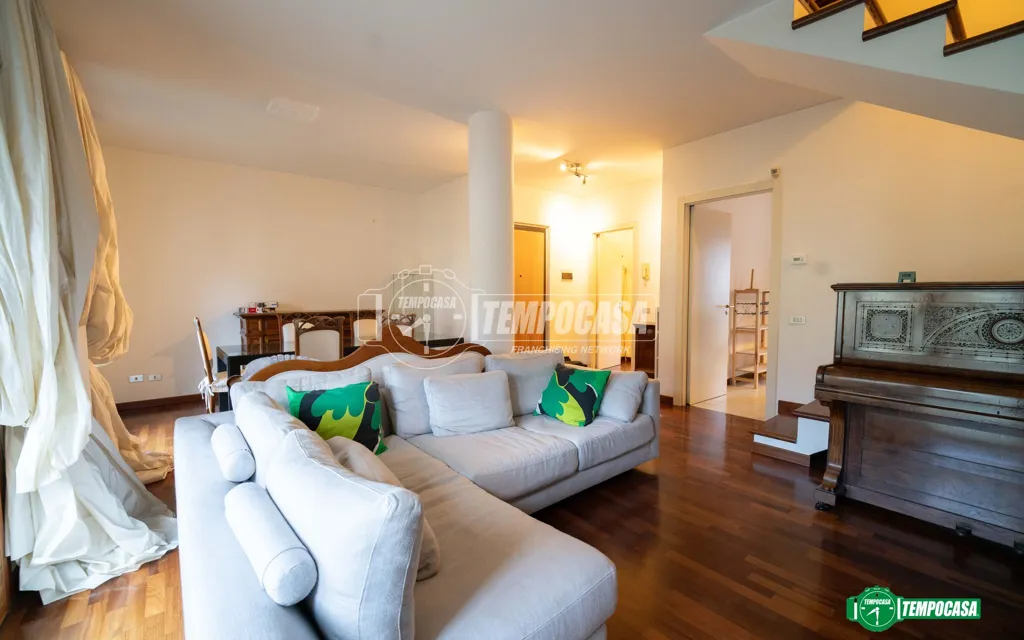 Séjour - Mansard Apartment with Balcony in Mariano Comense