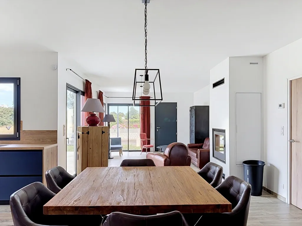 Salle à manger - Maison Contemporaine avec Jardin près de Mersperleuc