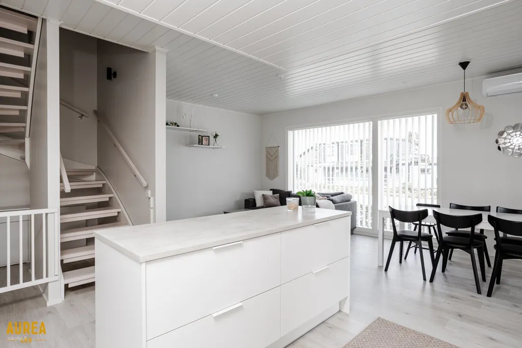 Dining Room - Modern Apartment with Sea View in Oulu