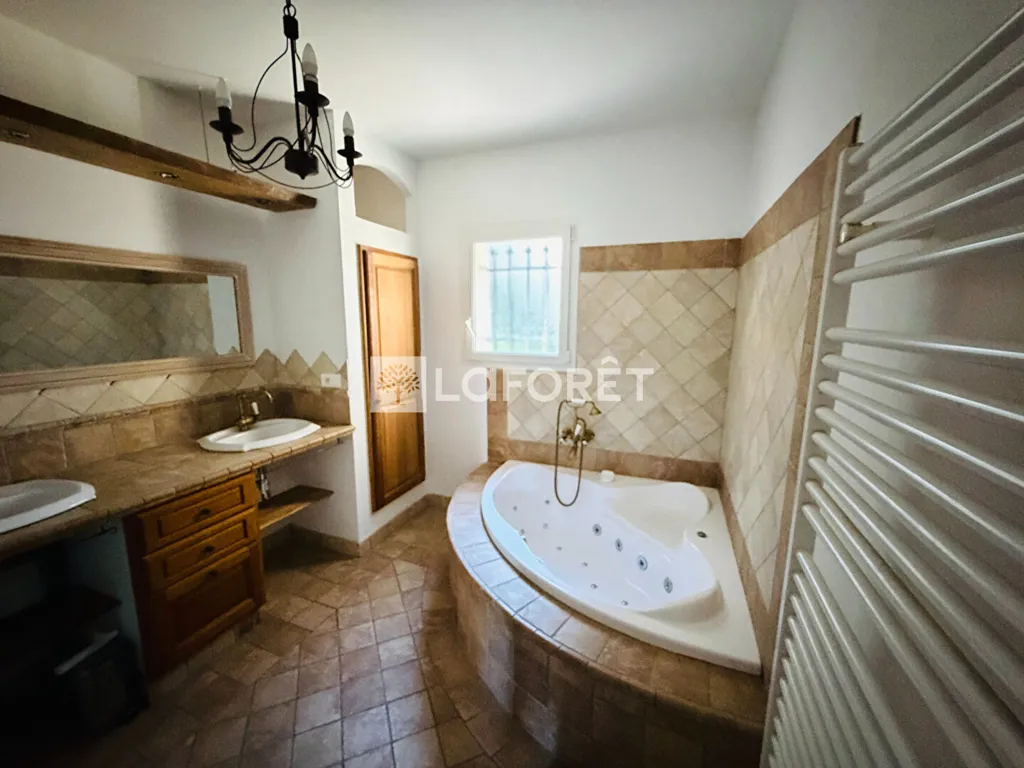 Bathrooms - Contemporary Villa with Terrace in Velleron